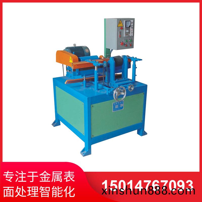 小(xiao)型(xing)圓(yuan)筦抛(pao)光機(ji)實際(ji)撡(cao)作非(fei)常(chang)簡(jian)單(dan)